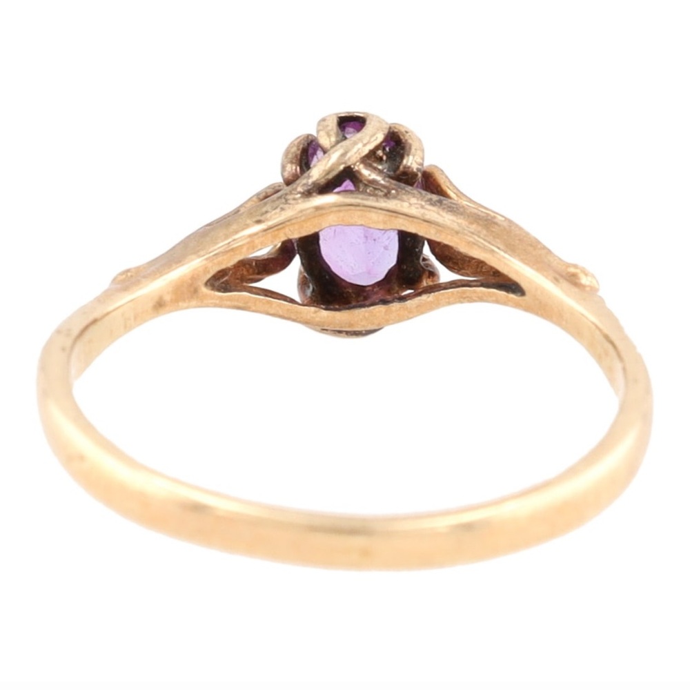 Elegant 10K Gold and Amethyst Ring - Picture 3 of 5